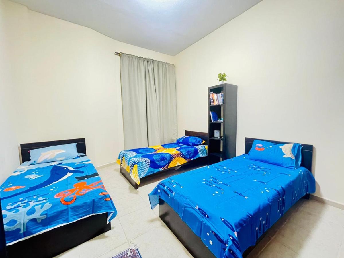 Dubai Hostel Bagian luar foto