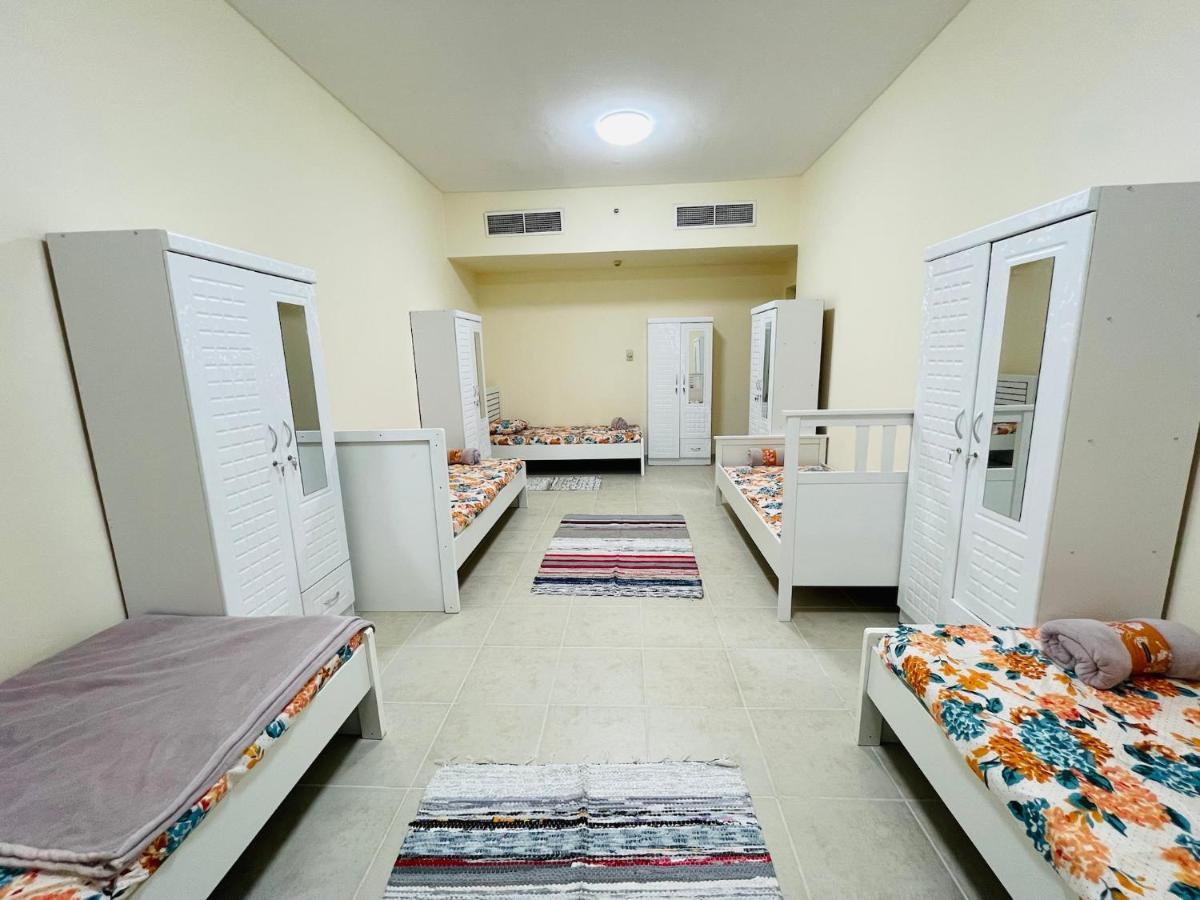 Dubai Hostel Bagian luar foto